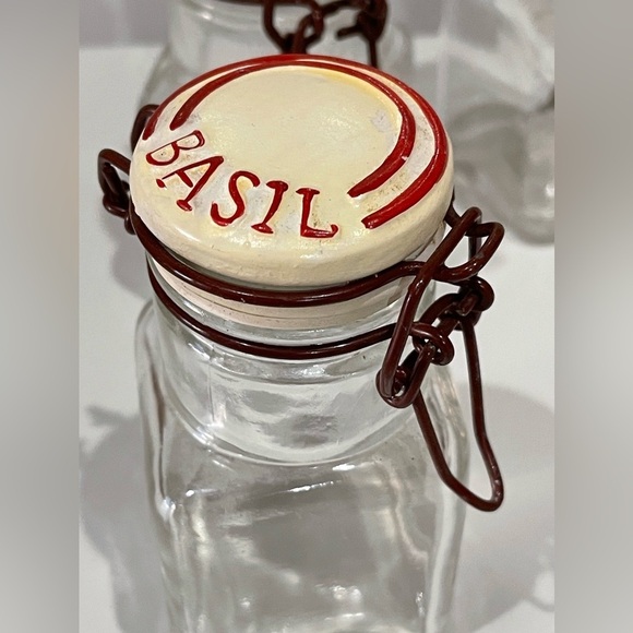 Vintage spice bottle set of five with ceramic lids
In good vintage condition - Picture 3 of 8